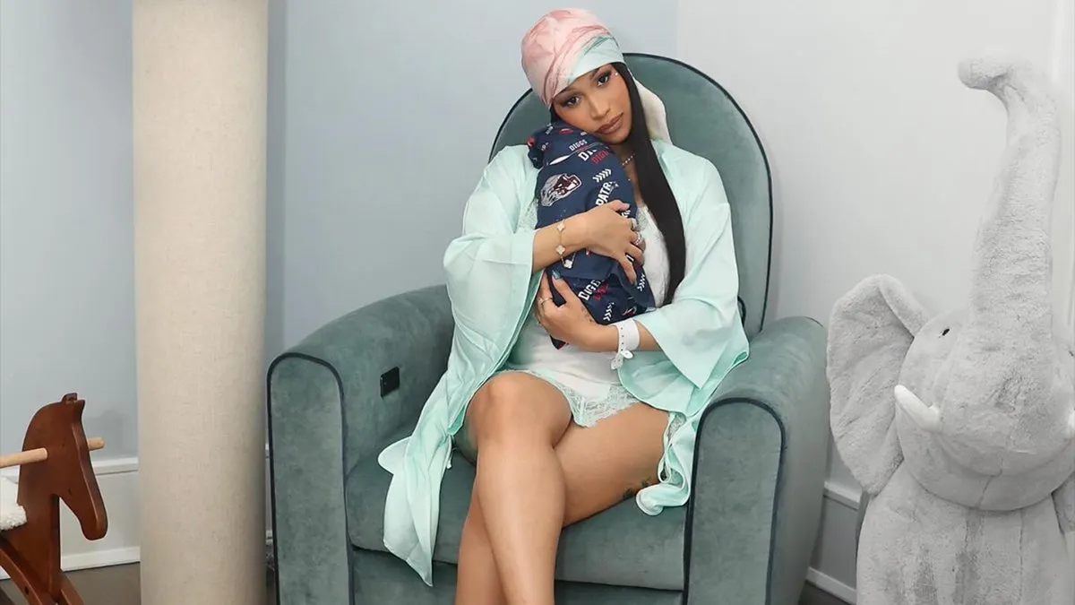BREAKING 🩵 Cardi B shares the first pictures of her newborn baby boy.  https://t.co/Ki2ZzAHujU