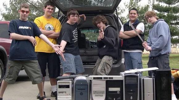 LAN Parties and Early Fragging Culture: A Look Back at Classic Multiplayer Battles