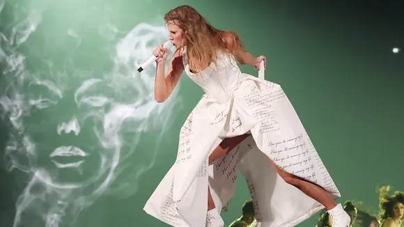 Taylor Swift Handles Stage Malfunction Like a Pro During ‘TTPD’ Section